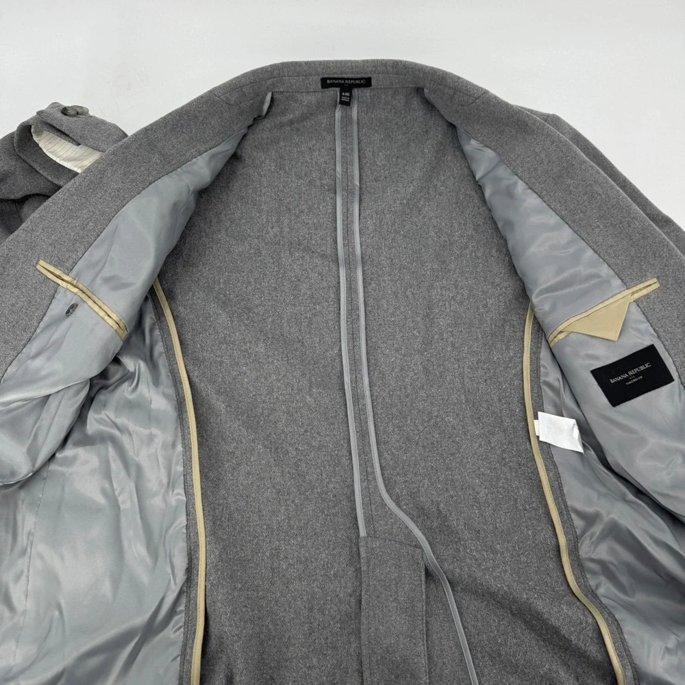Banana Republic Mens 44R Grey Wool Blend Two Button Blazer Sport Coat Jacket